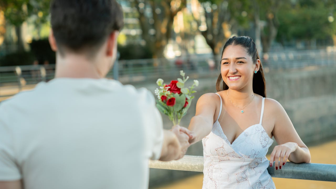 幸せそうなカップルのデートの様子