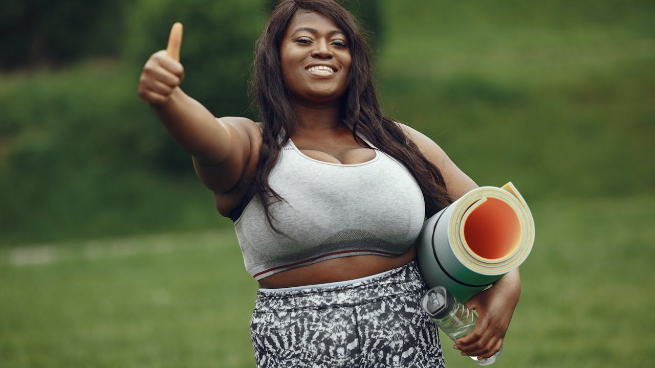 自信に満ちた笑顔の女性