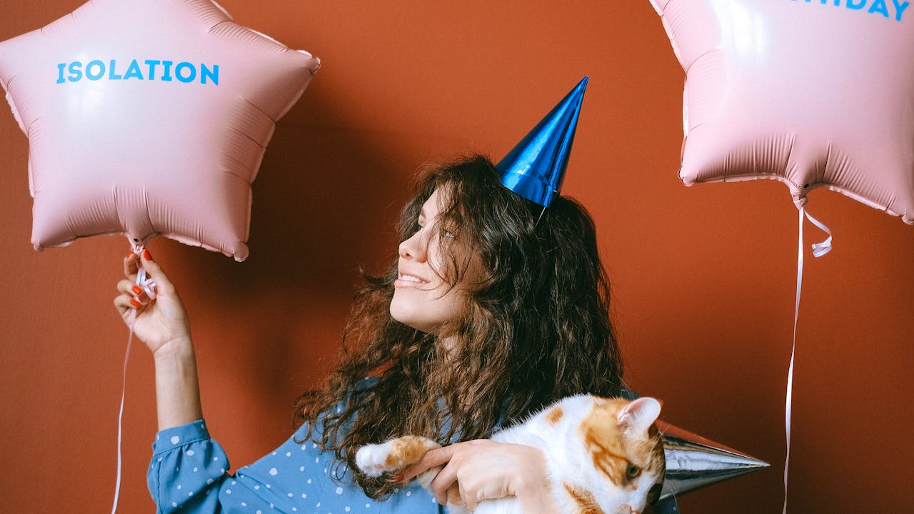 一人で楽しくお祝いしている様子