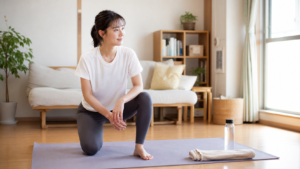 自宅筋トレを始める初心者が部屋で準備する様子