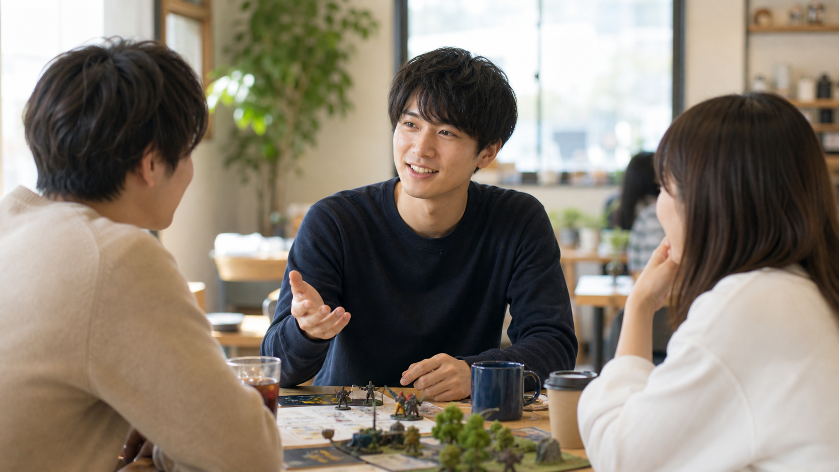 趣味の集まりで自然な会話から恋愛の始め方を練習する男性