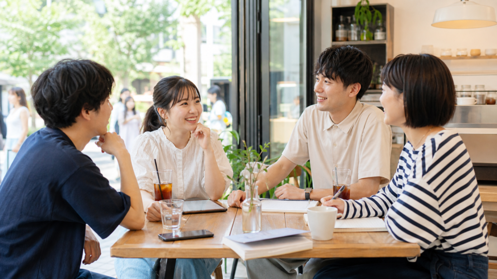 リア充はどこからかを考えるカフェでの友人グループ