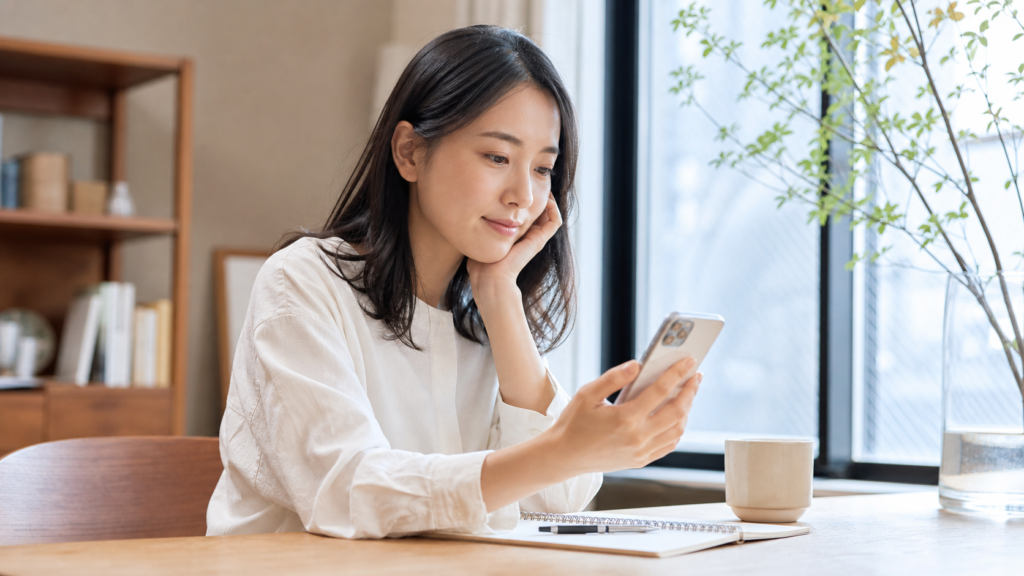 友達のLINE返信を待つ不安を落ち着いて整える様子