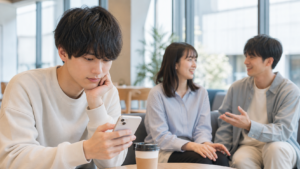キョロ充は死語か考える若者と友人の会話風景