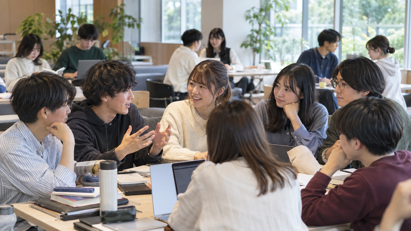 陽キャという一語で決めつけず多様な会話スタイルを尊重する大学生