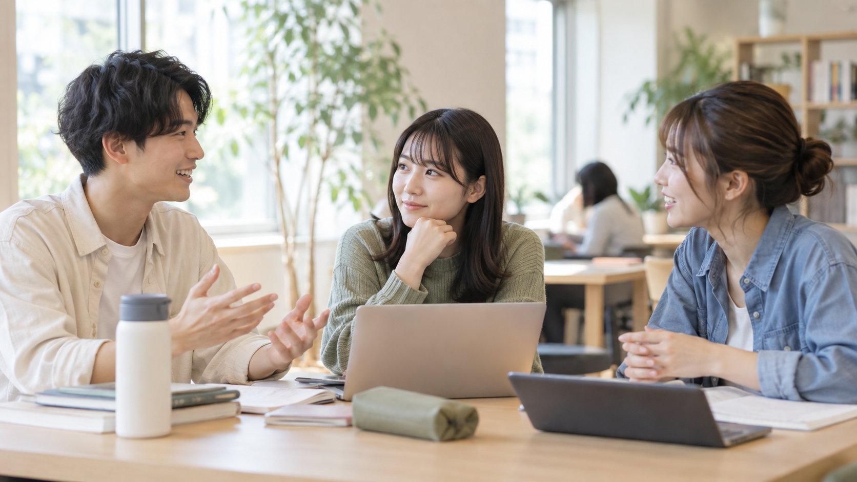 陰キャを使わない自然な言い換えで会話する三人